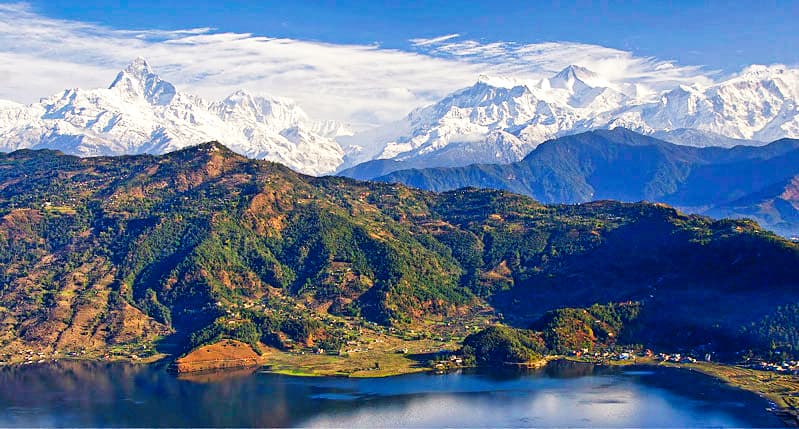 Phewa-See mit Blick auf den Annapurna Himal 